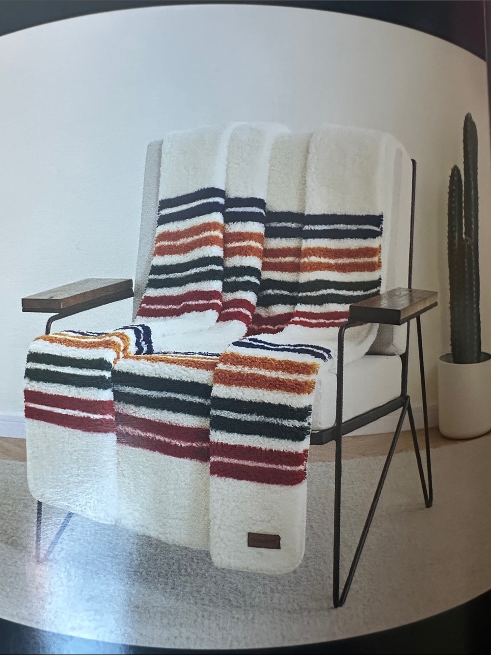 NWT - Pendleton Pine Isle Ivory Plush Throw